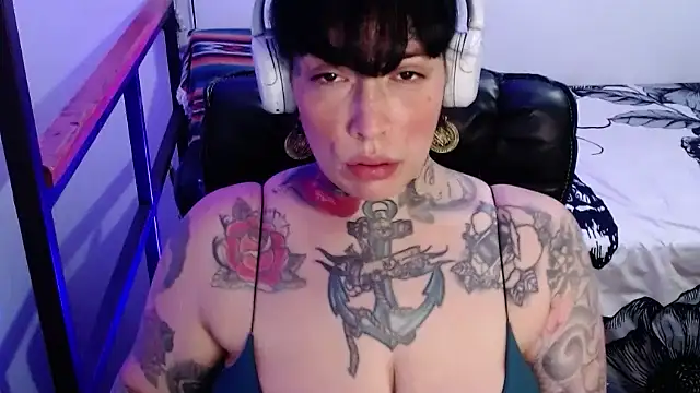 Snapshot of VampGirl1 chatting on 01.29.25 VampGirl1 online show from 01.29.25