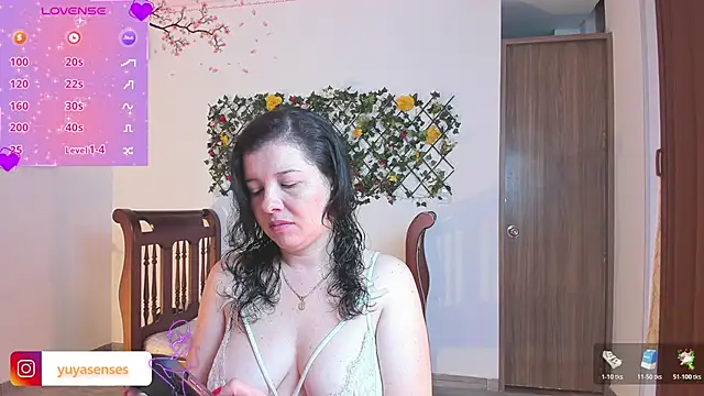 Snapshot of yuya_ss chatting on 11.11.25 yuya ss online show from 11.11.25