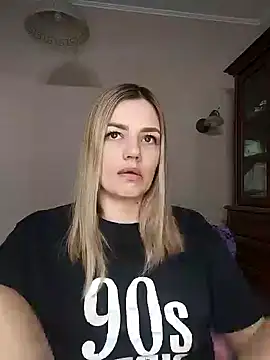 Snapshot of KrissSexi chatting on 03.03.25 KrissSexi online show from 03.03.25