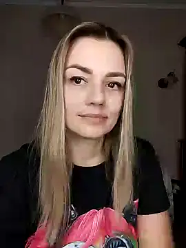 Snapshot of KrissSexi chatting on 03.04.25 KrissSexi online show from 03.04.25