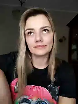 Snapshot of KrissSexi chatting on 03.04.25 KrissSexi online show from 03.04.25