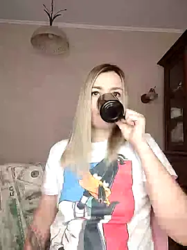 Snapshot of KrissSexi chatting on 03.05.25 KrissSexi online show from 03.05.25