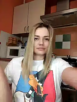 Snapshot of KrissSexi chatting on 03.05.25 KrissSexi online show from 03.05.25