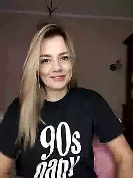 Snapshot of KrissSexi chatting on 03.06.25 KrissSexi online show from 03.06.25