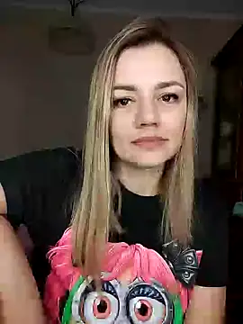 Snapshot of KrissSexi chatting on 03.08.25 KrissSexi online show from 03.08.25