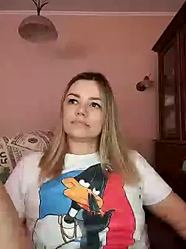 Snapshot of KrissSexi chatting on 03.09.25 KrissSexi online show from 03.09.25