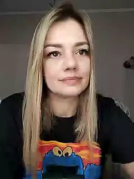 Snapshot of KrissSexi chatting on 03.10.25 KrissSexi online show from 03.10.25