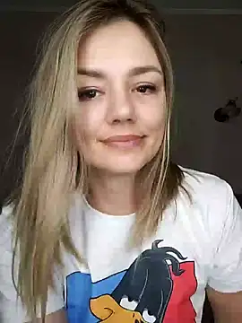 Snapshot of KrissSexi chatting on 03.11.25 KrissSexi online show from 03.11.25