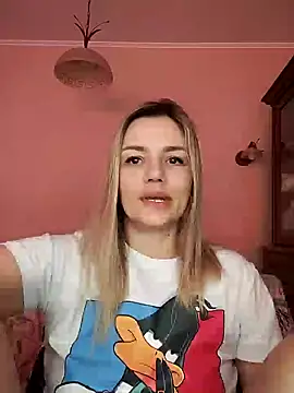 Snapshot of KrissSexi chatting on 03.14.25 KrissSexi online show from 03.14.25