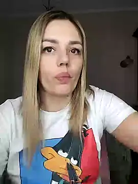 Snapshot of KrissSexi chatting on 03.14.25 KrissSexi online show from 03.14.25