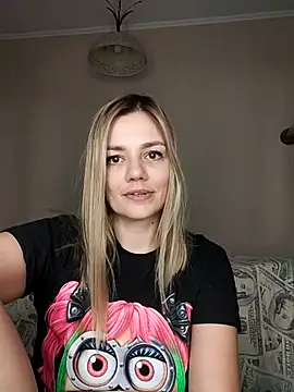 Snapshot of KrissSexi chatting on 03.14.25 KrissSexi online show from 03.14.25