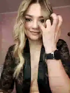 Snapshot of KrissSexi chatting on 03.15.25 KrissSexi online show from 03.15.25