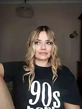 Snapshot of KrissSexi chatting on 03.15.25 KrissSexi online show from 03.15.25