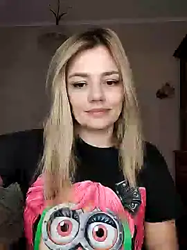 Snapshot of KrissSexi chatting on 03.17.25 KrissSexi online show from 03.17.25