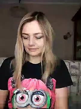 Snapshot of KrissSexi chatting on 03.17.25 KrissSexi online show from 03.17.25