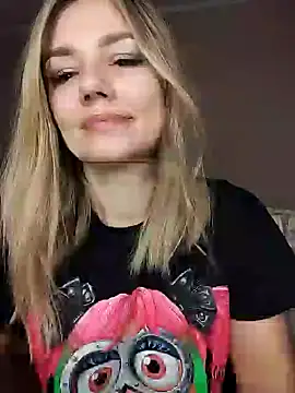 Snapshot of KrissSexi chatting on 03.18.25 KrissSexi online show from 03.18.25