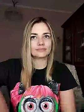 Snapshot of KrissSexi chatting on 03.20.25 KrissSexi online show from 03.20.25