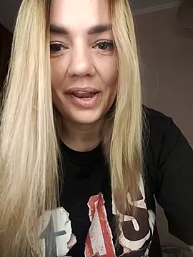 Snapshot of KrissSexi chatting on 09.09.25 KrissSexi online show from 09.09.25