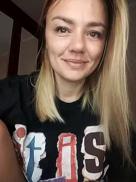 Snapshot of KrissSexi chatting on 09.13.25 KrissSexi online show from 09.13.25