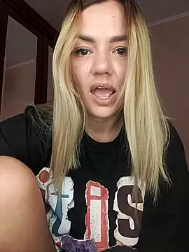 Snapshot of KrissSexi chatting on 09.14.25 KrissSexi online show from 09.14.25