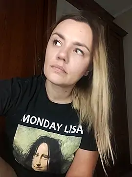 Snapshot of KrissSexi chatting on 09.18.25 KrissSexi online show from 09.18.25