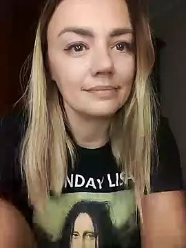 Snapshot of KrissSexi chatting on 09.19.25 KrissSexi online show from 09.19.25