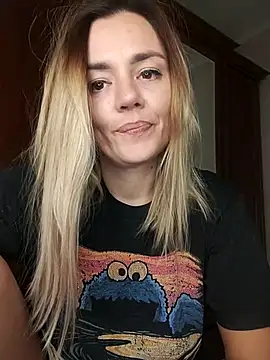 Snapshot of KrissSexi chatting on 09.20.25 KrissSexi online show from 09.20.25