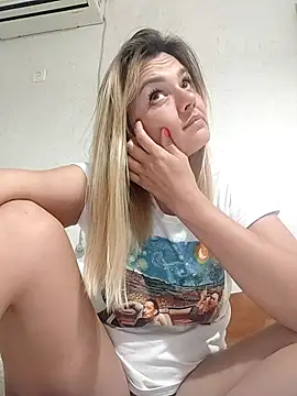 Snapshot of KrissSexi chatting on 10.01.25 KrissSexi online show from 10.01.25