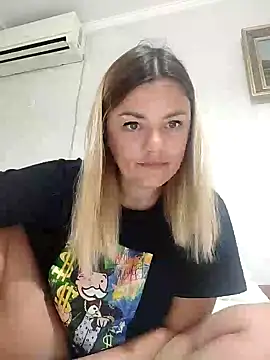 Snapshot of KrissSexi chatting on 10.03.25 KrissSexi online show from 10.03.25