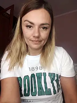 Snapshot of KrissSexi chatting on 10.05.25 KrissSexi online show from 10.05.25