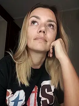 Snapshot of KrissSexi chatting on 10.06.25 KrissSexi online show from 10.06.25