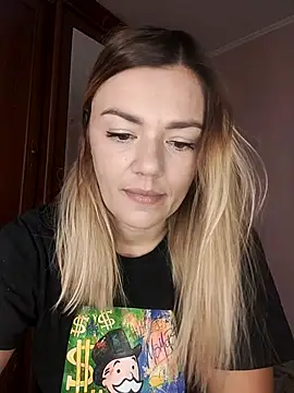 Snapshot of KrissSexi chatting on 10.09.25 KrissSexi online show from 10.09.25