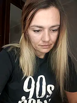 Snapshot of KrissSexi chatting on 10.09.25 KrissSexi online show from 10.09.25