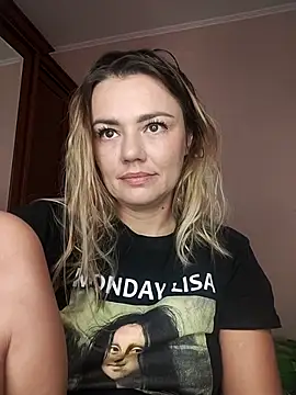 Snapshot of KrissSexi chatting on 10.20.25 KrissSexi online show from 10.20.25