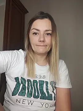 Snapshot of KrissSexi chatting on 11.07.25 KrissSexi online show from 11.07.25