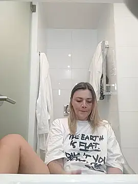 Snapshot of KrissSexi chatting on 11.10.25 KrissSexi online show from 11.10.25