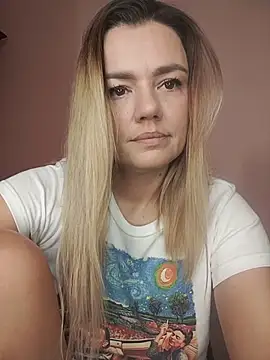 Snapshot of KrissSexi chatting on 11.20.25 KrissSexi online show from 11.20.25