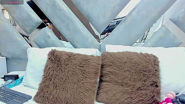 ZiaCalifa online show from 10.20.25