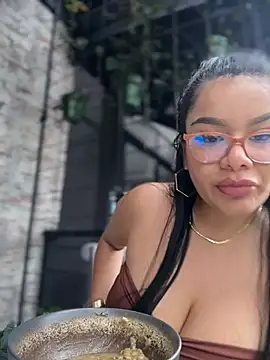 Snapshot of Insane_Issa chatting on 02.08.26 Insane Issa online show from 02.08.26