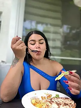 Snapshot of Insane_Issa chatting on 02.09.26 Insane Issa online show from 02.09.26