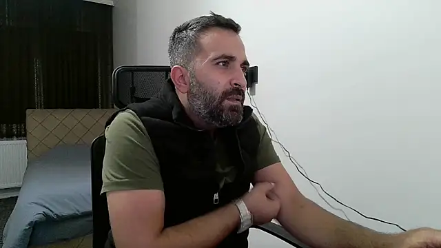 Snapshot of tgltplsr chatting on 10.12.25 tgltplsr online show from 10.12.25