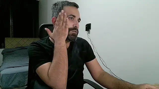 Snapshot of tgltplsr chatting on 10.26.25 tgltplsr online show from 10.26.25