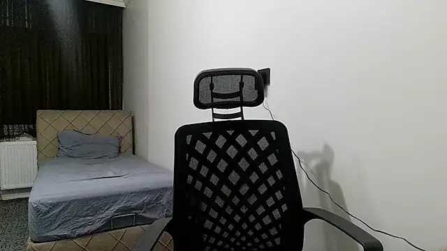 Snapshot of tgltplsr chatting on 11.02.25 tgltplsr online show from 11.02.25