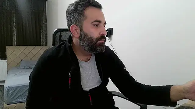 Snapshot of tgltplsr chatting on 11.04.25 tgltplsr online show from 11.04.25