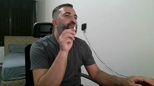 Snapshot of tgltplsr chatting on 11.06.25 tgltplsr online show from 11.06.25