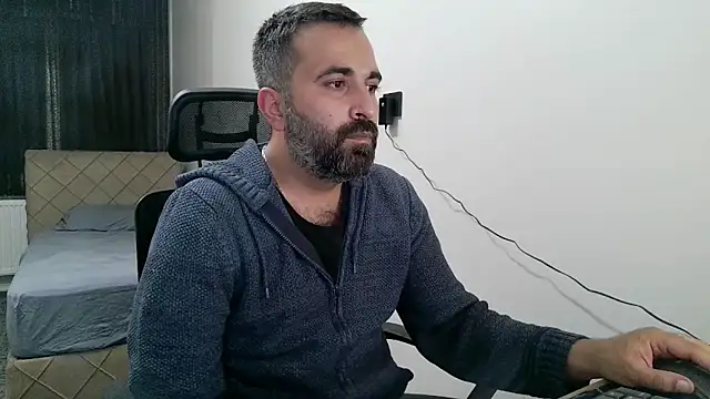 Snapshot of tgltplsr chatting on 11.14.25 tgltplsr online show from 11.14.25