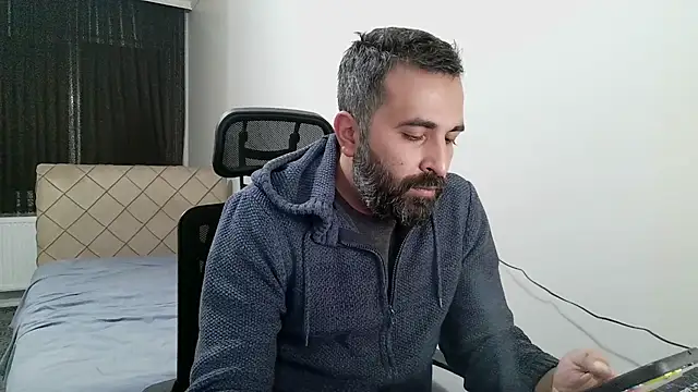 Snapshot of tgltplsr chatting on 11.25.25 tgltplsr online show from 11.25.25