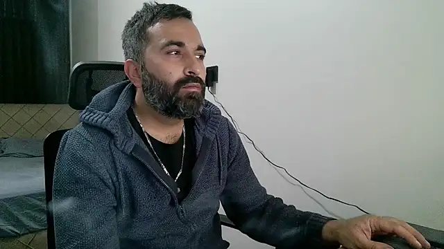 Snapshot of tgltplsr chatting on 11.25.25 tgltplsr online show from 11.25.25