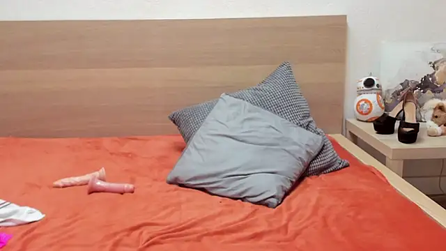 ZoeKhalifa online show from 12.29.24