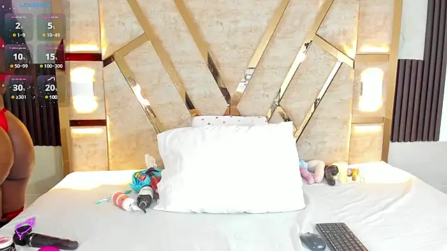 Athenea Mills online show from 02.11.25